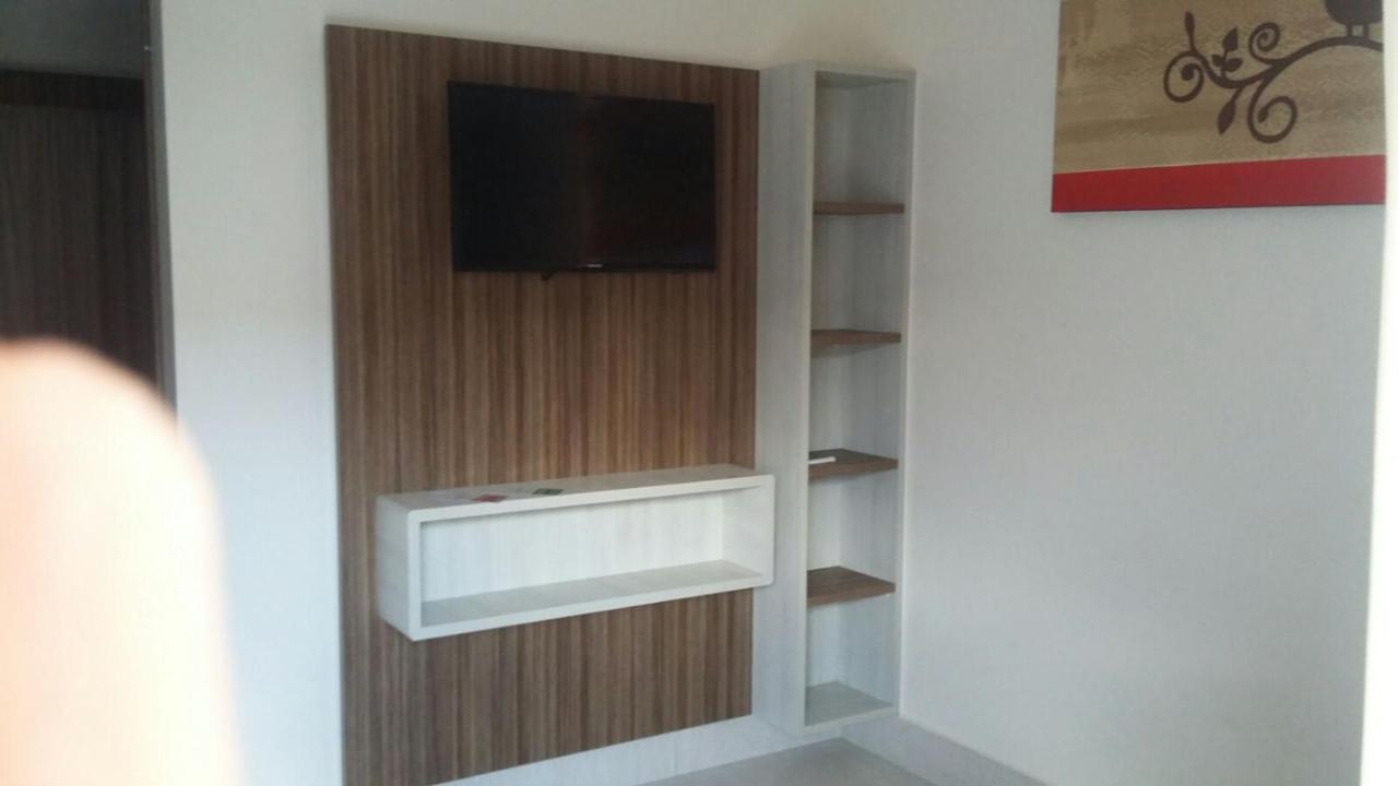 קאלדס נובאס Lacqua Di Roma Com Piscina De Ondas מראה חיצוני תמונה